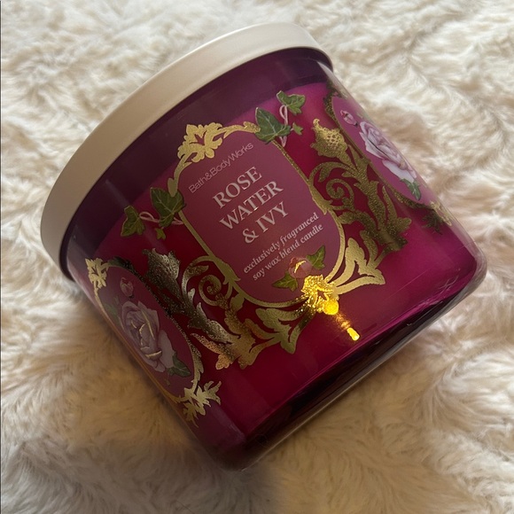 Bath & Body Works Rose Water & Ivy Candle - Picture 2 of 6